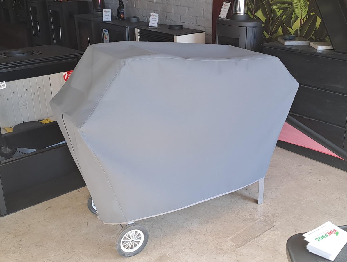 Mobile braai with heavy duty canvas cover